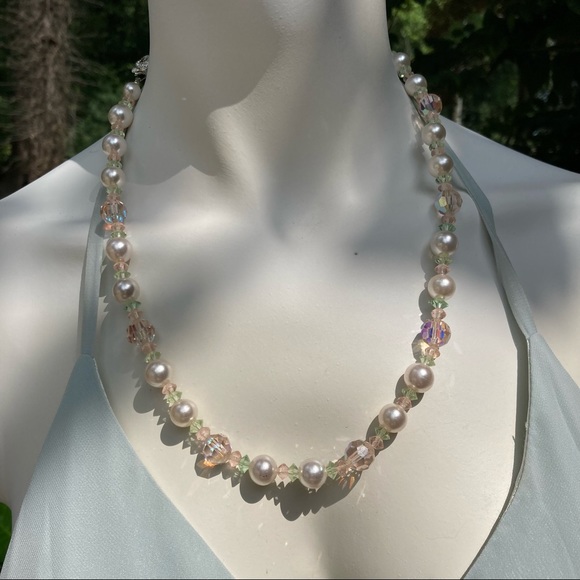 Pearl pastel crystal strand necklace 21” - Picture 4 of 7